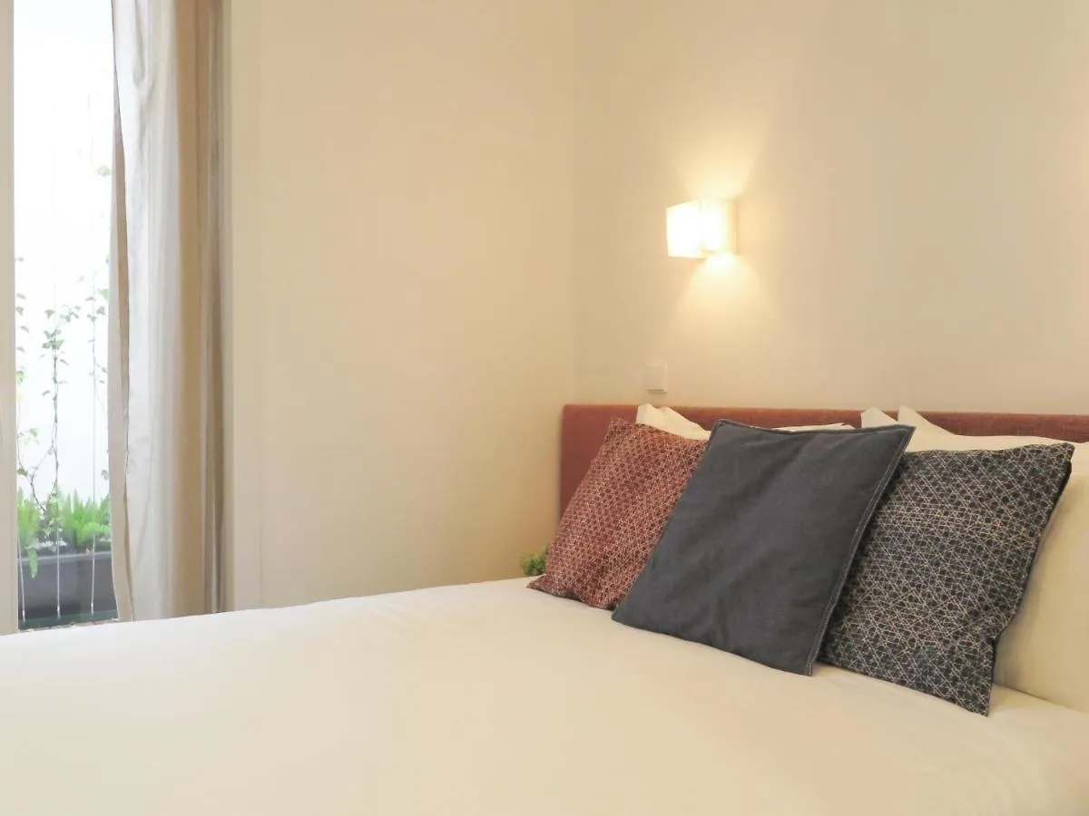 Daire Chiado Modern Apt With Ac Elevator Green Terrace Lisboa