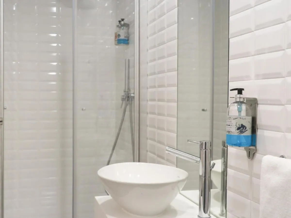 Chiado Modern Apt With Ac Elevator Green Terrace Lisboa 0*,