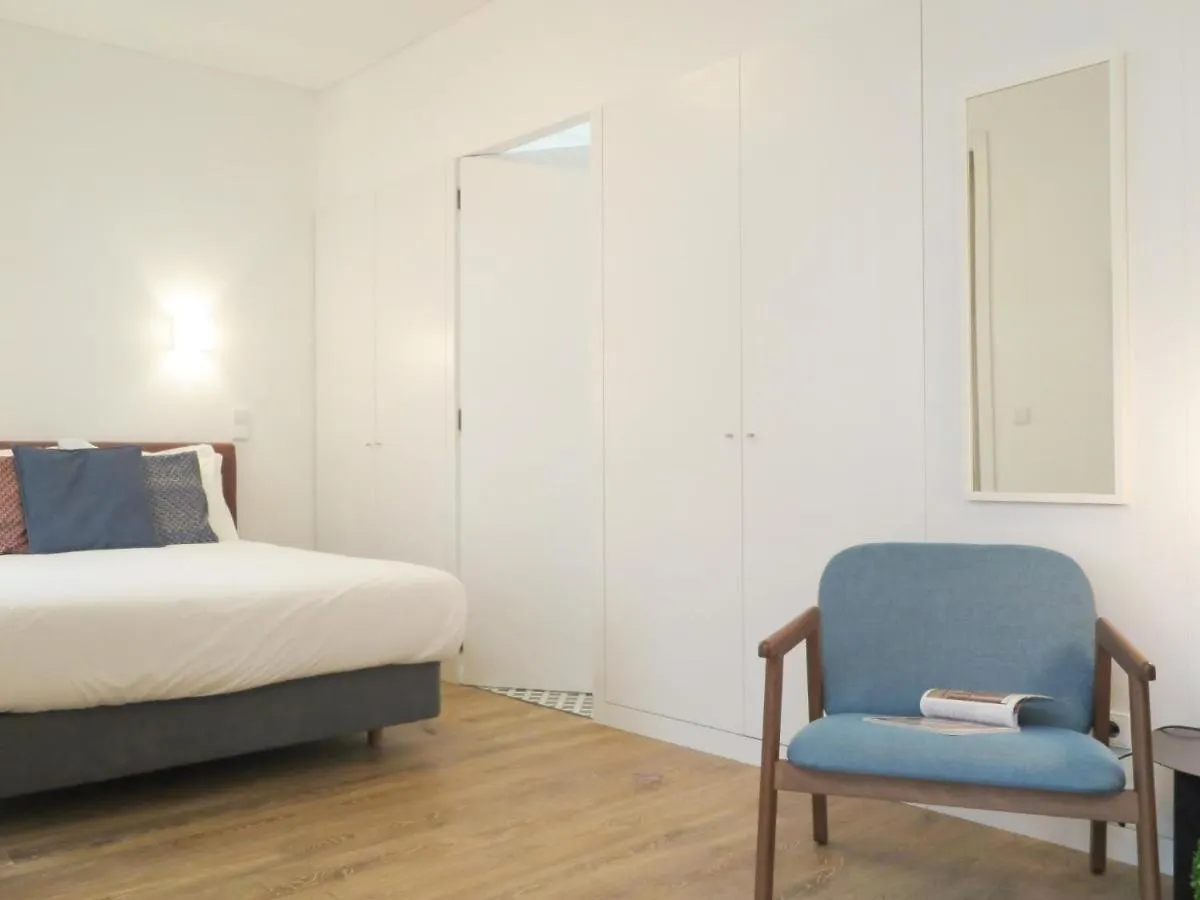 Chiado Modern Apt With Ac Elevator Green Terrace Lisboa